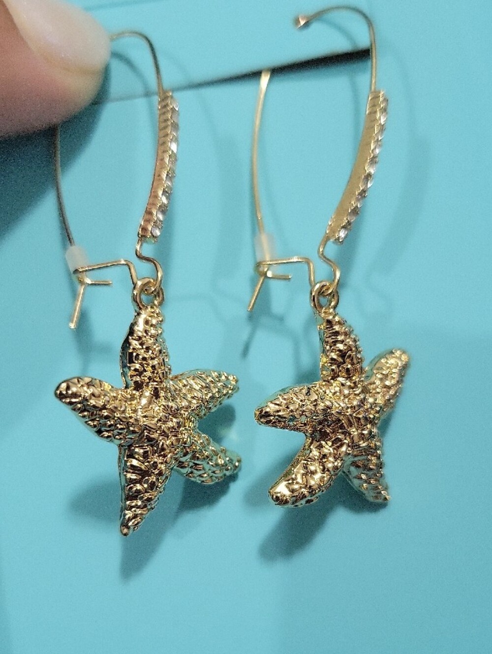 BETSEY JOHNSON Jewels Gold Starfish Dangle Earrings - Picture 5 of 7